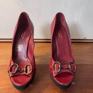 Authentic Gucci soft patent leather heels